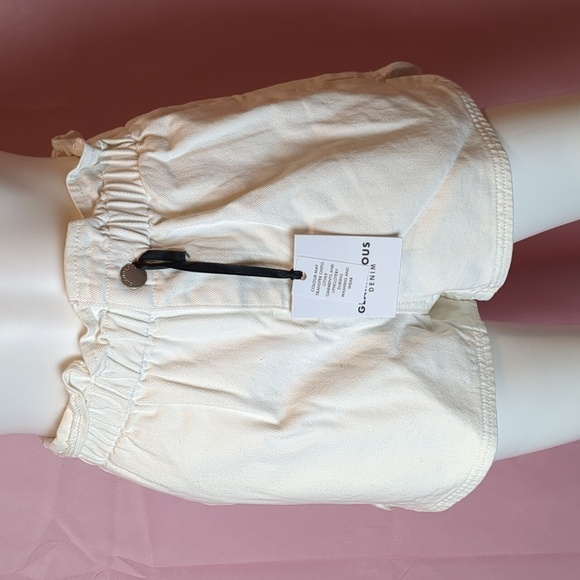 Glamorous Off White Paperbag Waist Shorts with Pockets size 8 - Picture 1 of 8